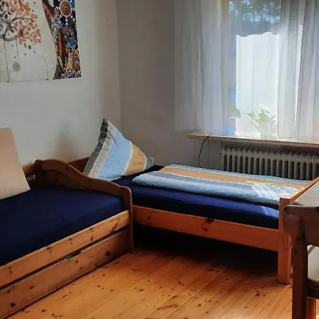 Helle Souterrainwohnung Naehe Flughafen, Landshut Und Muenchen 1 Bis 5 Personen Bruckberg