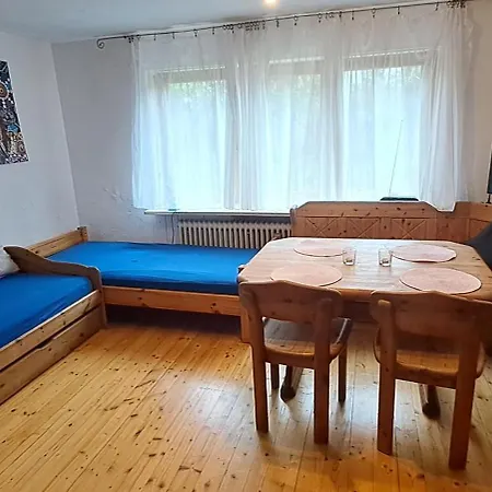 Helle Souterrainwohnung Naehe Flughafen, Landshut Und Muenchen 1 Bis 5 Personen Apartament