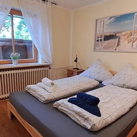 Helle Souterrainwohnung Naehe Flughafen, Landshut Und Muenchen 1 Bis 5 Personen Apartament