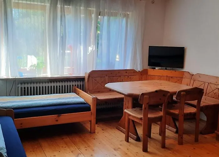 Helle Souterrainwohnung Naehe Flughafen, Landshut Und Muenchen 1 Bis 5 Personen Lägenhet *